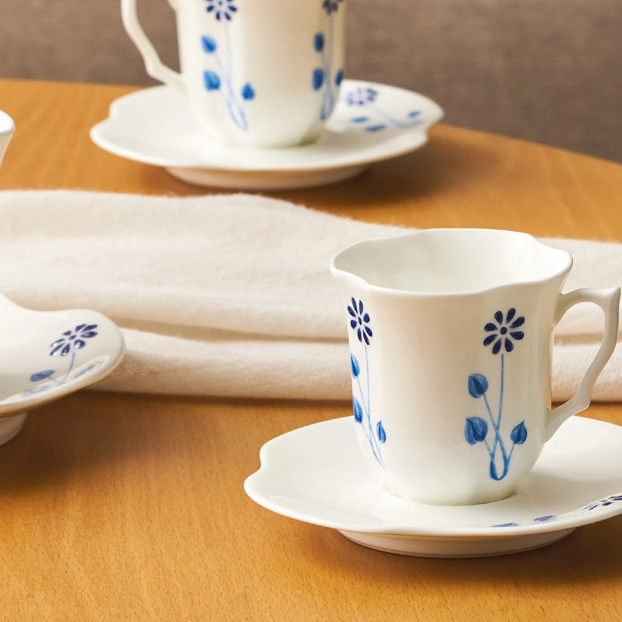 طقم فناجين قهوة من إسطنبول بورسلين بتصميم ورقة الورد لشخصين، سعة ١٠٠ مل