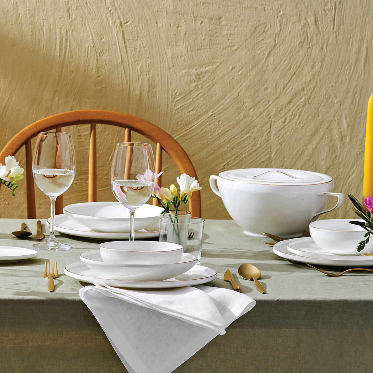 Emsan Freya Fine Bone 60-Piece 12-Person Round Dinner Set Gold