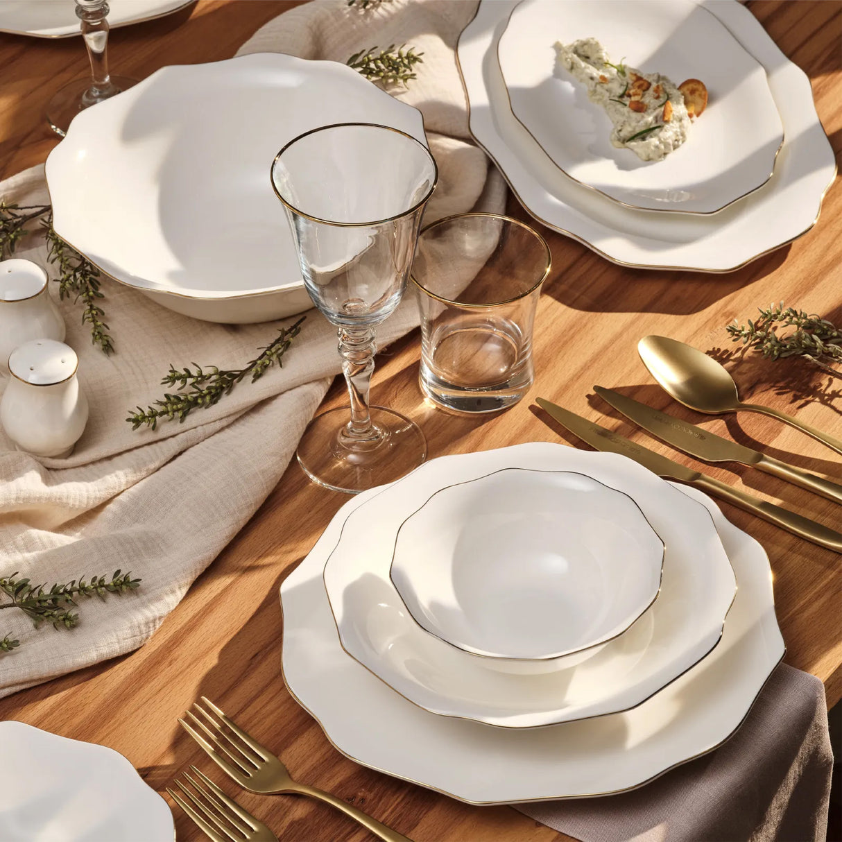 Emsan Maria Fine Bone 59-Piece 12-Person Round Dinner Set – Gold